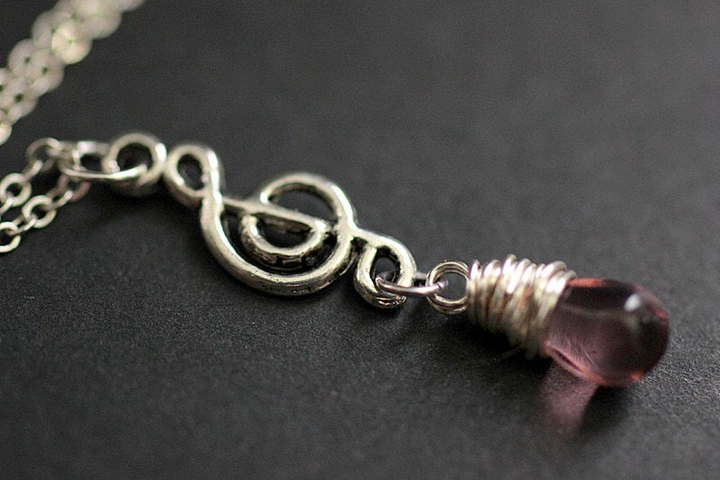 Lila Tropfen Halskette. Note Musik-Halskette. Violinschlüssel Halskette in Silber. Handmade Schmuck von TheTeardropShop