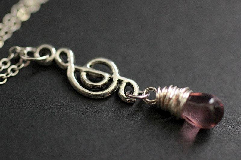 Lila Tropfen Halskette. Note Musik-Halskette. Violinschlüssel Halskette in Silber. Handmade Schmuck von TheTeardropShop
