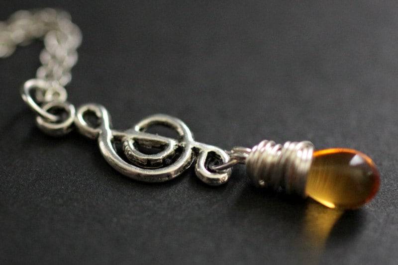 Musik-Halskette. Violinschlüssel Halskette. Honig Teardrop Note Halskette in Silber. Handmade Schmuck von TheTeardropShop