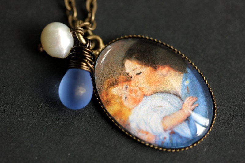 Mutter-Halskette. Mary Cassatt Anhänger Mit Himmelblauen Tropfen Und Süßwasserperle. Charm Halskette. Blaue Kuss Für Baby von TheTeardropShop