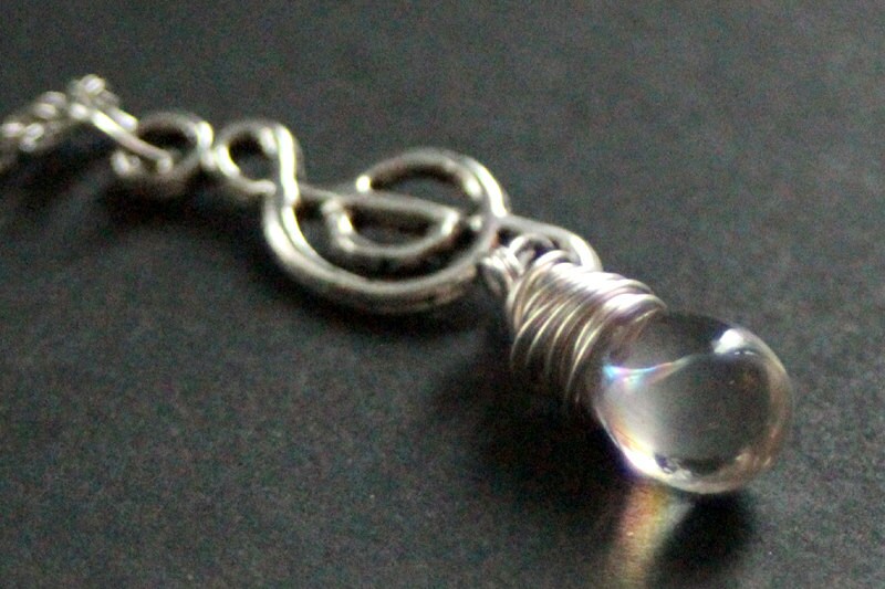 Note Halskette. Musik-Halskette. Violinschlüssel Klare Teardrop Halskette in Silber. Handmade Schmuck von TheTeardropShop