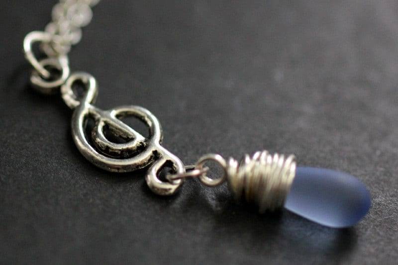 Note Halskette. Violinschlüssel Musik-Halskette. Bewölkt Blau Teardrop Halskette in Silber. Handmade Schmuck von TheTeardropShop