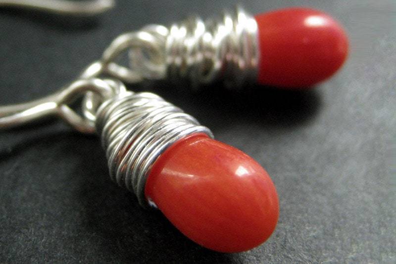 Orange Korallen Ohrringe. Teardrop Ohrringe Wire Wrapped in Silber. Handmade Schmuck von TheTeardropShop
