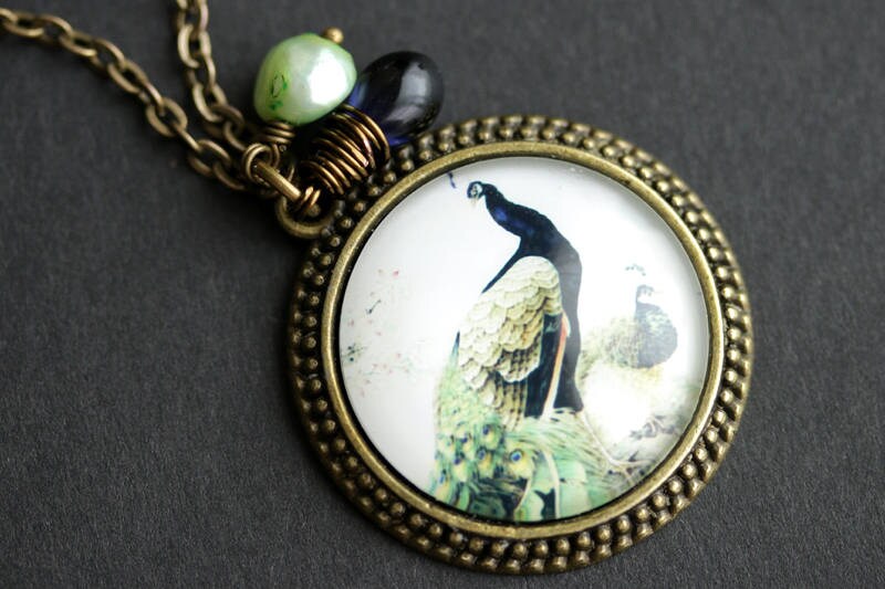 Pfau Halskette. Handgemachter Pfau-Anhänger. Vogel Halskette Mit Dunkelblauer Träne Und Hellgrüner Süßwasserperle. Bronze Kette von TheTeardropShop
