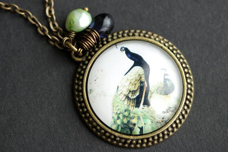 Pfau Halskette. Handgemachter Pfau-Anhänger. Vogel Halskette Mit Dunkelblauer Träne Und Hellgrüner Süßwasserperle. Bronze Kette von TheTeardropShop
