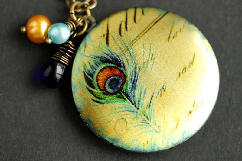 Pfauenfeder Locket Halskette. Pfau Federhalskette Mit Kobalt Blauer Träne Und Perle in Orange Aqua Blau von TheTeardropShop