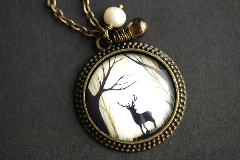 Reh Halskette. Waldwild Lebende Tiere Hirsch Anhänger Mit Brauner Träne Und Süsswasserperle. Wald Bronze Kette von TheTeardropShop