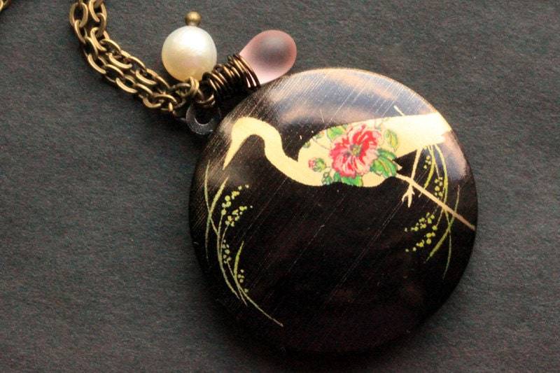 Reiher Locket Halskette. Vogel Halskette Mit Pink Teardrop Und Süsswasserperle. Kranich Handmade Schmuck von TheTeardropShop