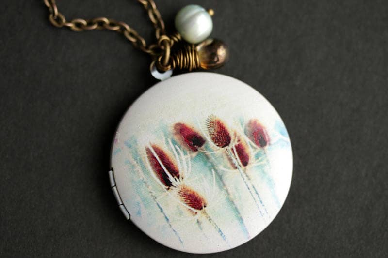 Rohrkolben Halskette. Biene Reedmace Medaillon Halskette Mit Braun Träne Und Aqua Blau Perle Anhänger. Typha Foto-Medaillon von TheTeardropShop