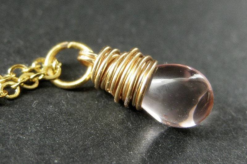 Rosa Halskette. Teardrop Halskette Wire Wrapped in Gold. Brautjungfer Schmuck. Handgemachte von TheTeardropShop