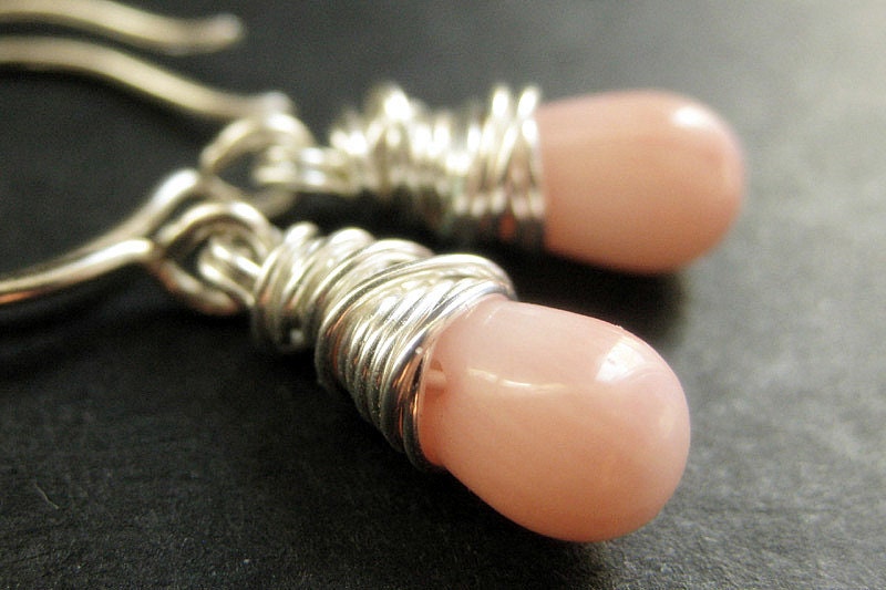 Rosa Korallen Ohrringe. Teardrop Ohrringe Wire Wrapped in Silber. Handmade Schmuck von TheTeardropShop
