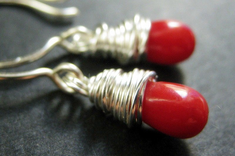 Rote Koralle Ohrringe. Teardrop Ohrringe Wire Wrapped in Silber. Handmade Schmuck von TheTeardropShop