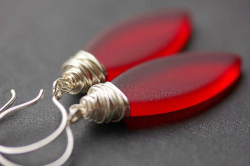 Rote Seaglass Ohrringe. Marquis Style Gefrostete Draht Gewickelt Handmade Schmuck von TheTeardropShop