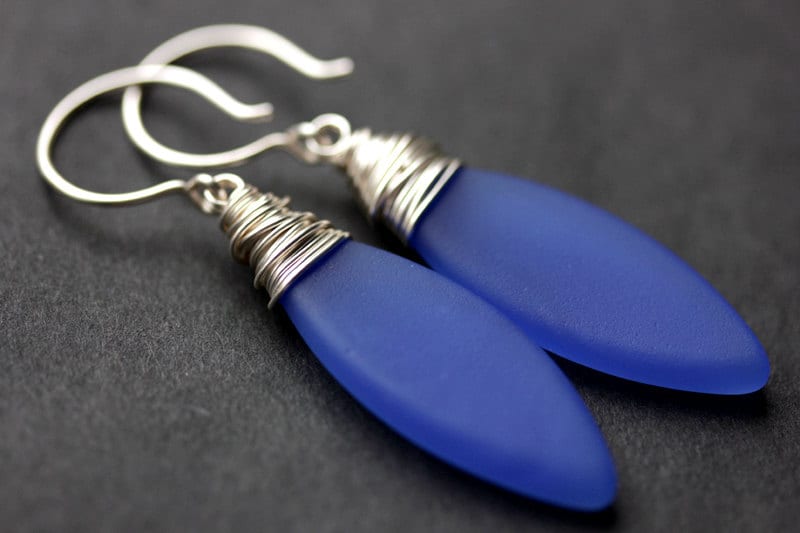 Saphir Seaglass Ohrringe. Blaue Marquis Style Gefrostete Draht Gewickelt Handmade Schmuck von TheTeardropShop