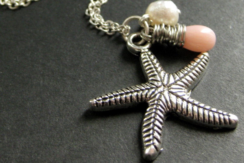Seestern Halskette. Strand Halskette Mit Korallentropfen Und Süßwasserperle. Schmuck. Handmade von TheTeardropShop