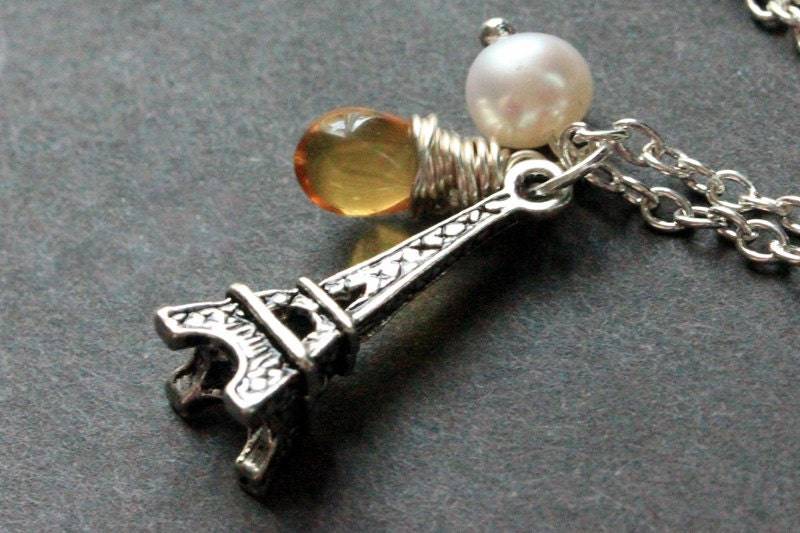 Silber Eiffelturm Halskette. Charm Halskette Mit Lila Tropfen Und Perle. Handmade Schmuck von TheTeardropShop