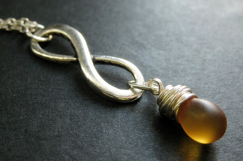 Silber Infinity Halskette. Gefrostete Honig Teardrop Draht Gewickelt Handmade Schmuck von TheTeardropShop