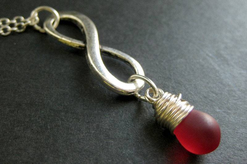 Silber Infinity Halskette. Getrübt Rot Teardrop Draht Gewickelt. Handmade Schmuck von TheTeardropShop