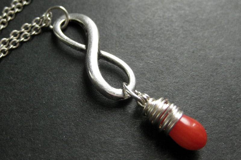 Silber Infinity Halskette. Orange Koralle Teardrop Halskette Wire Wrapped in Silber. Handmade Schmuck von TheTeardropShop