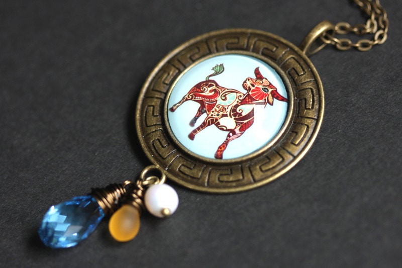 Stier Halskette. Sternzeichen-Halskette. Native Sun Sign Constellation Horoskop Draht Gewickelt Kristall Charm von TheTeardropShop