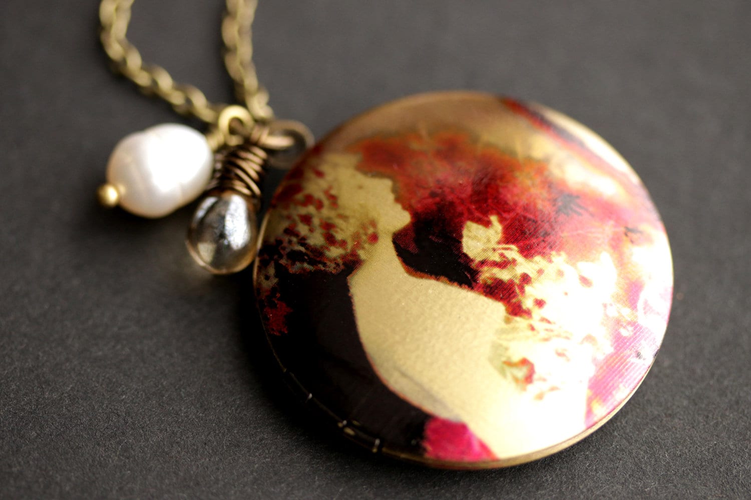 Träumen Von Paris Halskette. Vintage Frau Medaillon Bronze Kette Mit Glastropfen Und Perle. Bronze-Medaillon. Handmade Schmuck von TheTeardropShop