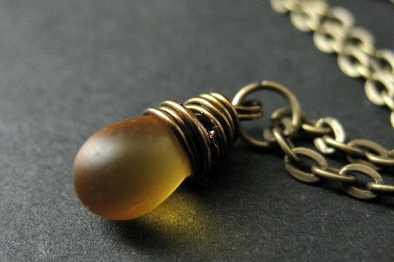 Tropfen Anhänger Halskette. Getrübte Honig Glas Teardrop Halskette in Bronze. Brautjungfer Handmade Schmuck von TheTeardropShop