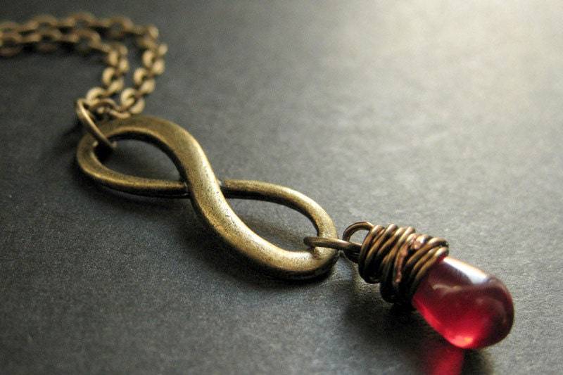 Tropfen Anhänger Halskette. Rote Bronze Unendlichkeit Symbol Draht Gewickelt Handmade Schmuck von TheTeardropShop