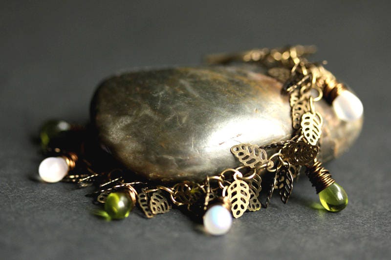 Tropfen Armband. Blatt Tropfen-Charm-Armband. Bronze Cluster Handmade Schmuck von TheTeardropShop