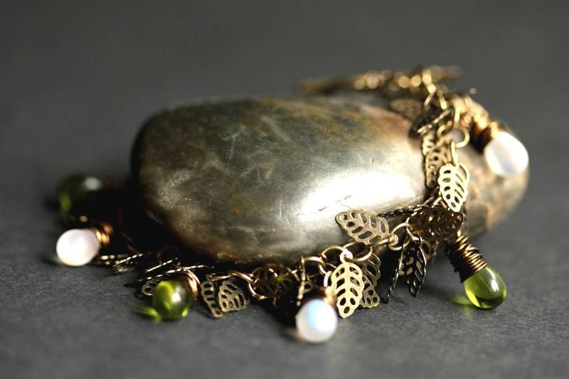 Tropfen Armband. Blatt Tropfen-Charm-Armband. Bronze Cluster Handmade Schmuck von TheTeardropShop