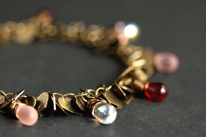 Tropfen Armband. Herz Tropfen-Charm-Armband. Bronze Cluster Handmade Schmuck von TheTeardropShop
