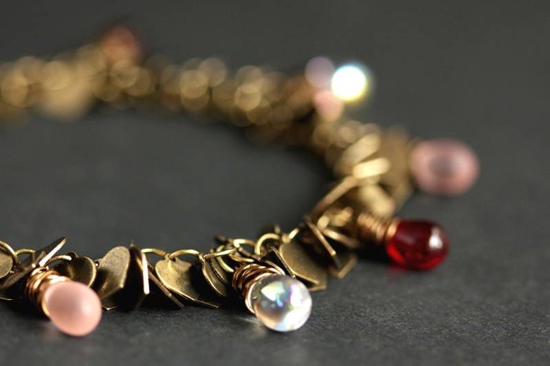Tropfen Armband. Herz Tropfen-Charm-Armband. Bronze Cluster Handmade Schmuck von TheTeardropShop
