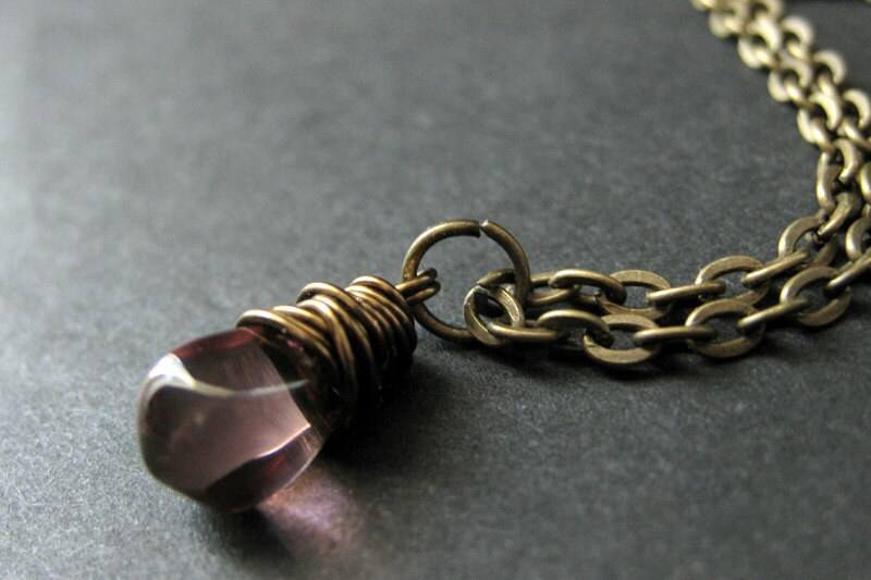 Tropfen Halskette. Lila Anhänger Halskette in Bronze. Brautjungfer Handmade Schmuck von TheTeardropShop