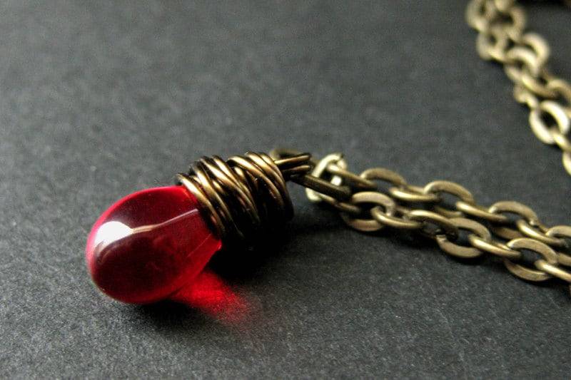Tropfen Halskette. Red Teardrop Halskette in Bronze. Brautjungfer Handmade Schmuck von TheTeardropShop