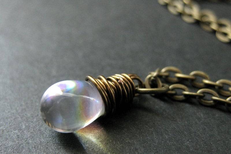 Tropfen Halskette. Schillernde Klare Tropfenförmige Halskette in Bronze. Brautjungfer Handmade Schmuck von TheTeardropShop