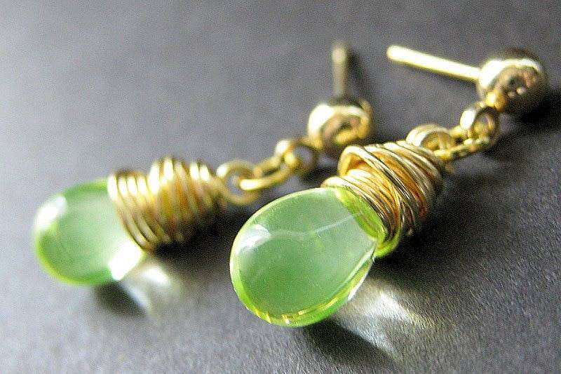 Tropfen Ohrringe Gold Draht Gewickelt Berg Tau Farbige Teardrop Ohrstecker. Handmade Schmuck von TheTeardropShop