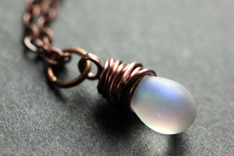 Tropfen Solitaire Halskette. Kupfer Gefrostete Weiße Tropfen-Halskette. Brautjungfer Handmade Schmuck von TheTeardropShop