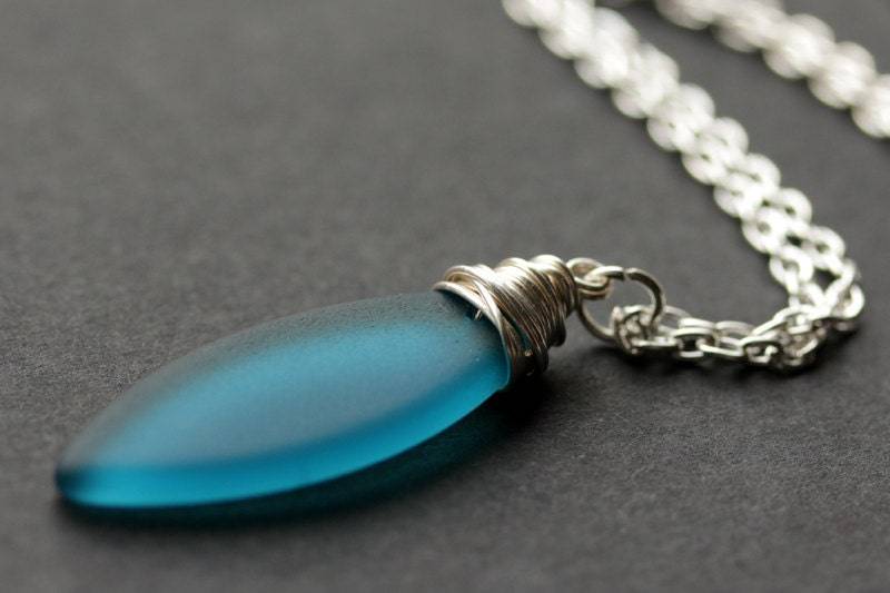 Türkis Seaglass Halskette. Blaugrüne Gefrostete Glas Marquis Halskette in Silber. Handmade Schmuck von TheTeardropShop