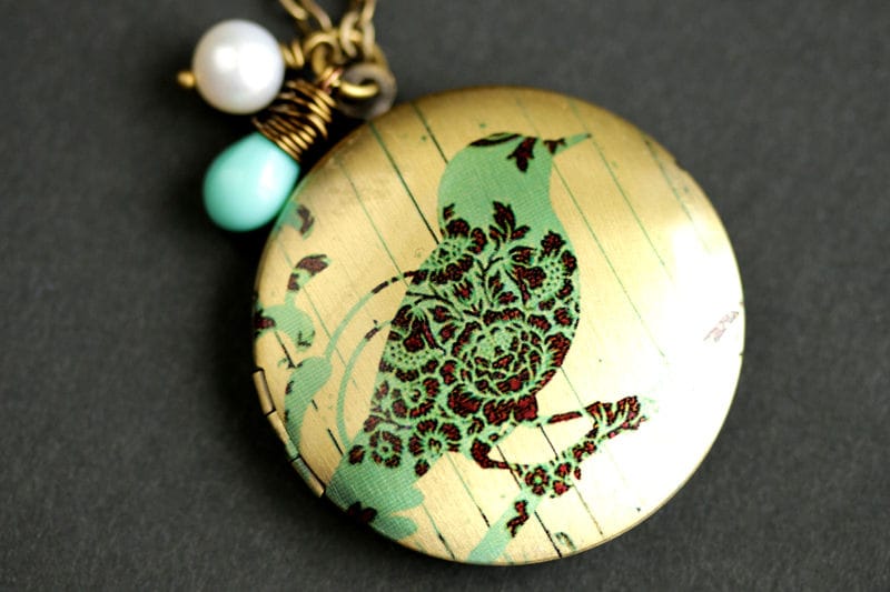 Türkis Vogel Medaillon Halskette. Filigrane Vogel-Halskette Mit Aqua Blauer Träne Und Süßwasserperlenanhänger. Bronze-Medaillon von TheTeardropShop