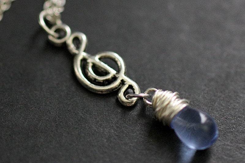 Violinschlüssel Halskette. Blaue Tropfen Note Musik-Halskette in Silber. Handmade Schmuck von TheTeardropShop