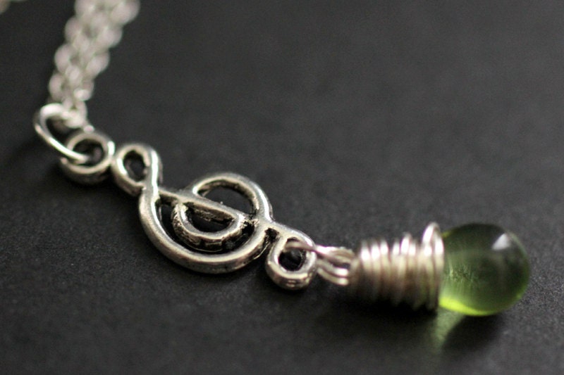 Violinschlüssel Halskette. Musik-Halskette. Grüne Tropfen-Halskette. Note Halskette in Silber. Handmade Schmuck von TheTeardropShop
