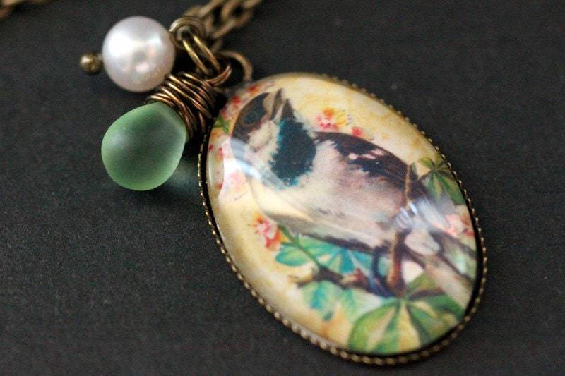 Vogel Halskette. Singvogel-Anhänger Mit Grüner Tropfenform Und Perle. Schmuck. Charm Tragbare Schmuckkunst. Handmade von TheTeardropShop