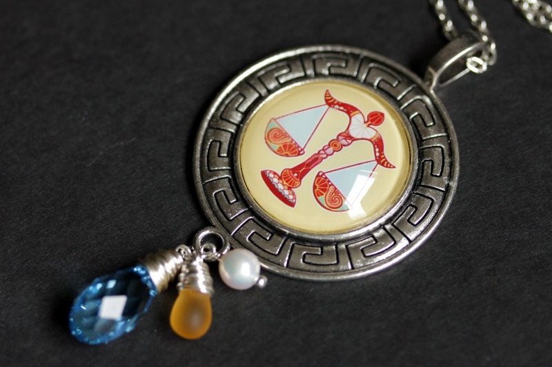 Waage Halskette. Sternzeichen-Halskette. Native Sun Sign Constellation Horoskop Draht Gewickelt Kristall Charm von TheTeardropShop