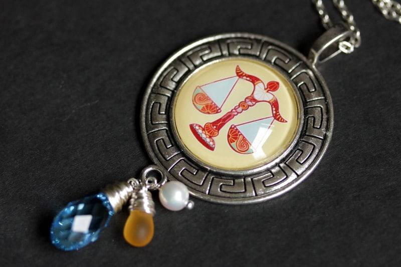 Waage Halskette. Sternzeichen-Halskette. Native Sun Sign Constellation Horoskop Draht Gewickelt Kristall Charm von TheTeardropShop
