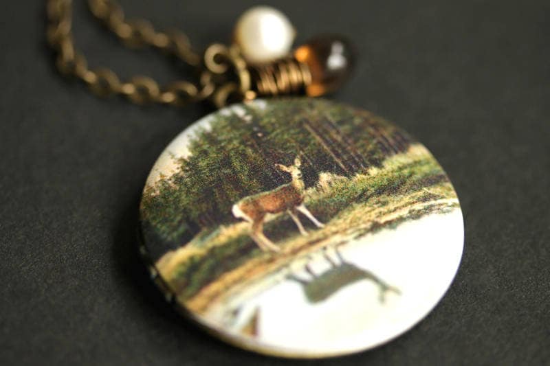 Wald Medaillon Halskette. Rehe Im Hirsch Halskette Mit Braun Träne Und Weiß Perlen Anhänger. Bronze Kette von TheTeardropShop