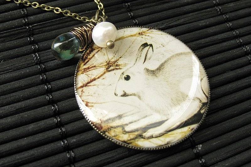 Waldkaninchen-Halskette Mit Süßwasserperle Und Wire Wrapped Teardrop. Handmade Schmuck von TheTeardropShop