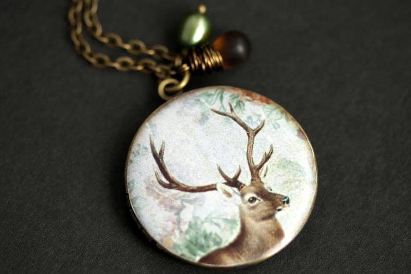 Waldwildleder Locket Halskette. Deer Halskette Mit Gefrosteter Brauner Träne Und Süßwasserperle. Hirsch Medaillon. Bronze-Medaillon von TheTeardropShop