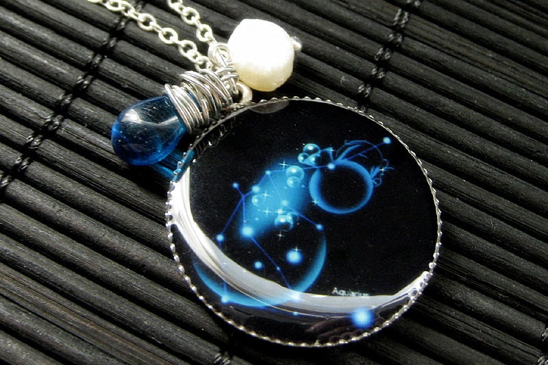 Wassermann Halskette. Schmuck Mit Blauer Träne Und Süßwasserperle. Handmade Schmuck von TheTeardropShop