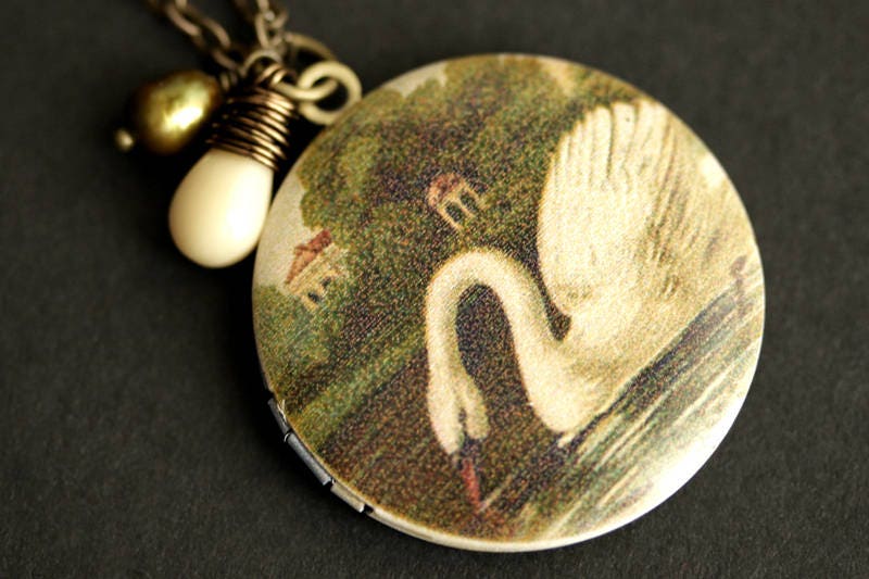 Weißer Schwan Locket Halskette. Halskette Mit Beige Träne Und Süßwasser Perle Anhänger. Wasservogel Handmade Schmuck von TheTeardropShop