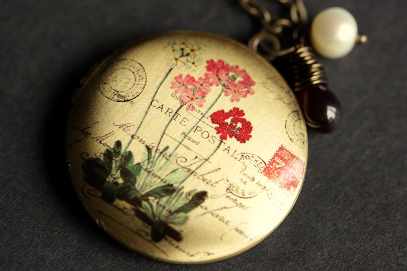 Wildblumen-Halskette. Rote Blumen Medaillon Halskette. Blume Medaillon. Bronze Kette Mit Dunkelroter Träne Und Perle. Handmade Schmuck von TheTeardropShop