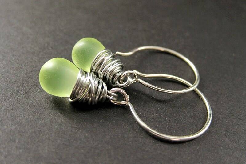 Wire Wrapped Lemon Lime Gefrostete Teardrop Ohrringe in Silber. Handmade Schmuck von TheTeardropShop